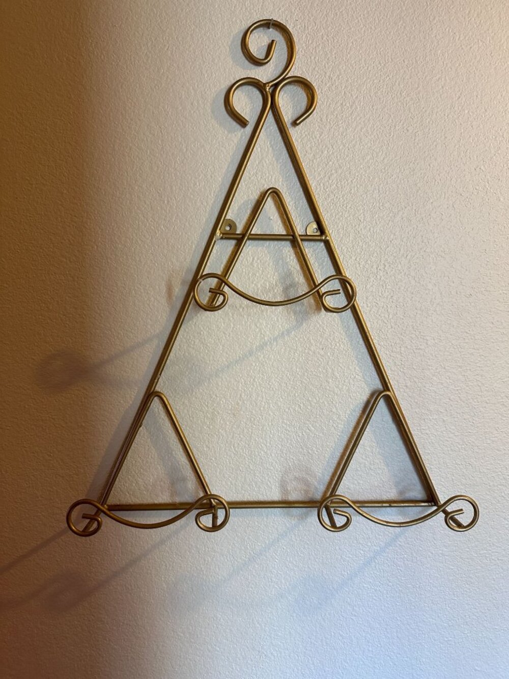 Brass toned Wall-Mounted Decorative 3 Plate Hanger Display